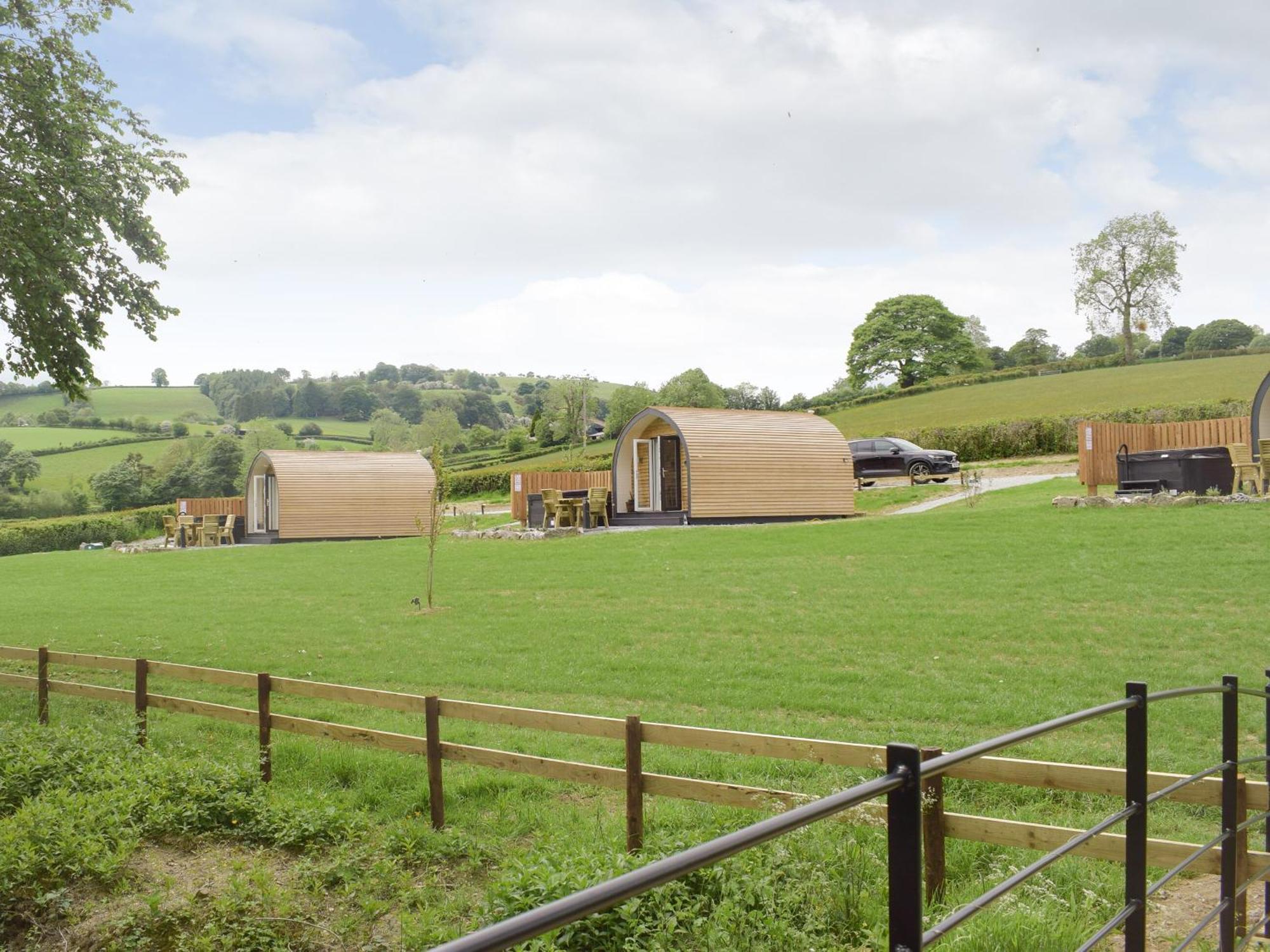 Efyrnwy Pod Vip Villa Llanfyllin Buitenkant foto